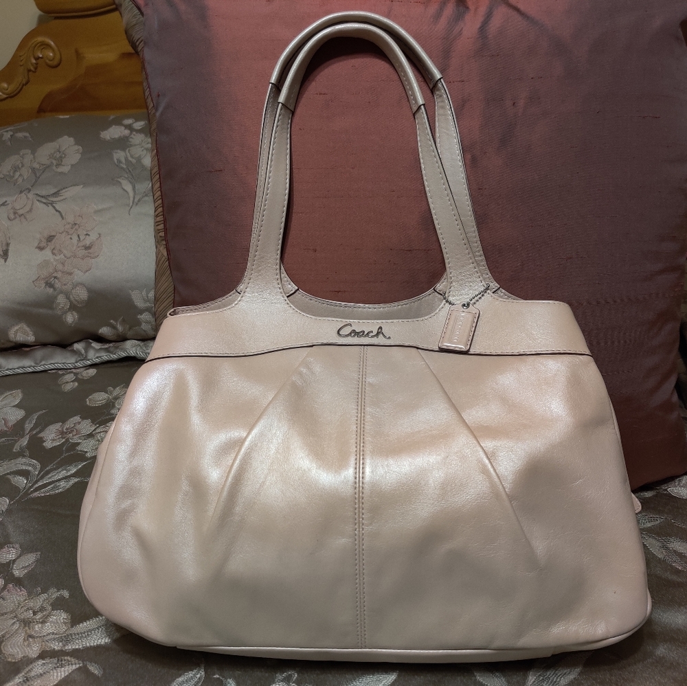 Coach Pearl Pinkish Leather Purse